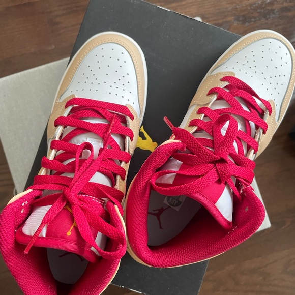 Nike Jordan 1 Mid Big Kid’s sz 5.5Y, W 6.5 - Picture 6 of 9